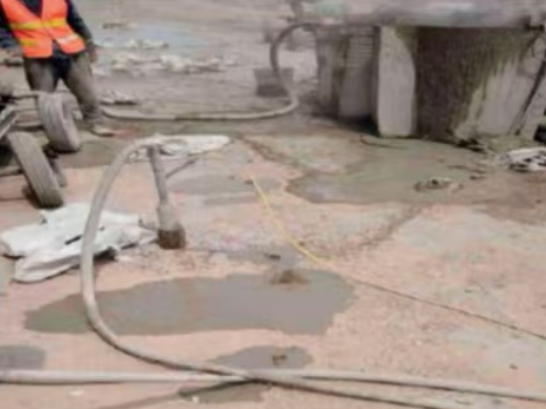 汉南水泥混凝土路面板底注浆技术 路面脱空注浆整治方案