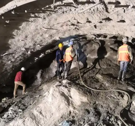 汉南拱顶带模注浆料的施工流程及注意事项